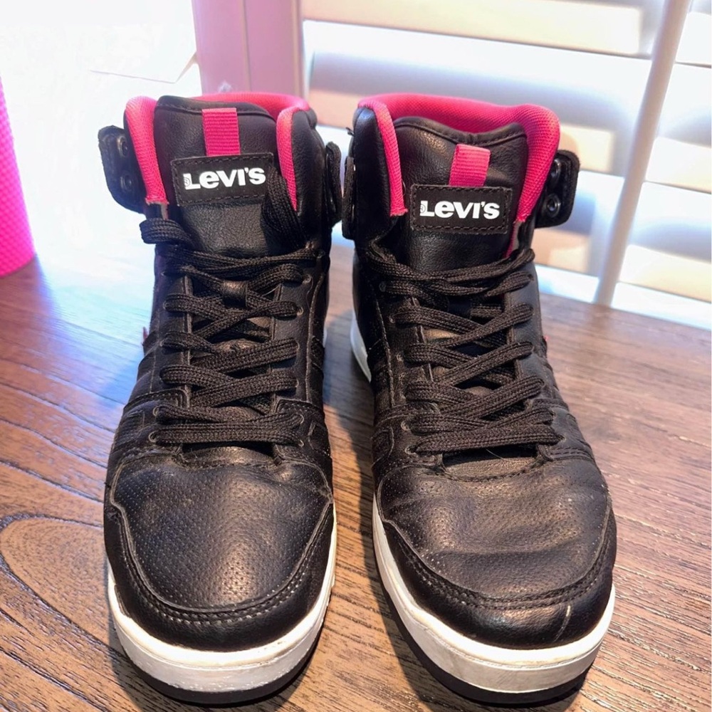 Levi's Black and Pink Men's High-Top Sneakers